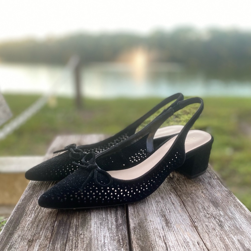 ‼️⚠️Need to make Space‼️Moving Sale‼️⚠️ANN TAYLOR Black Suede Pointy Shoes